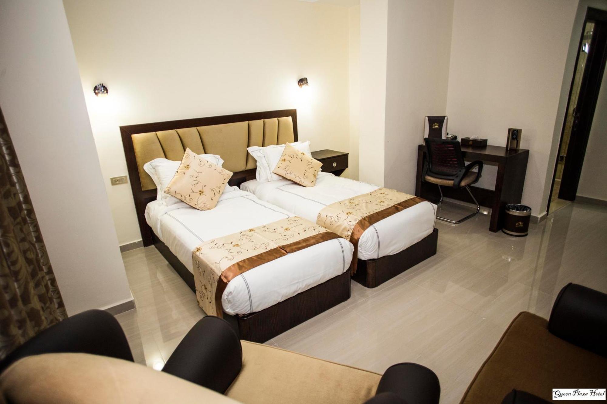 Queen Plaza Hotel Хеврон Номер фото