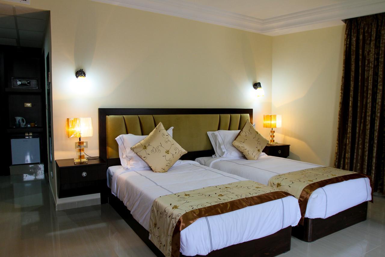 Queen Plaza Hotel Хеврон Екстер'єр фото