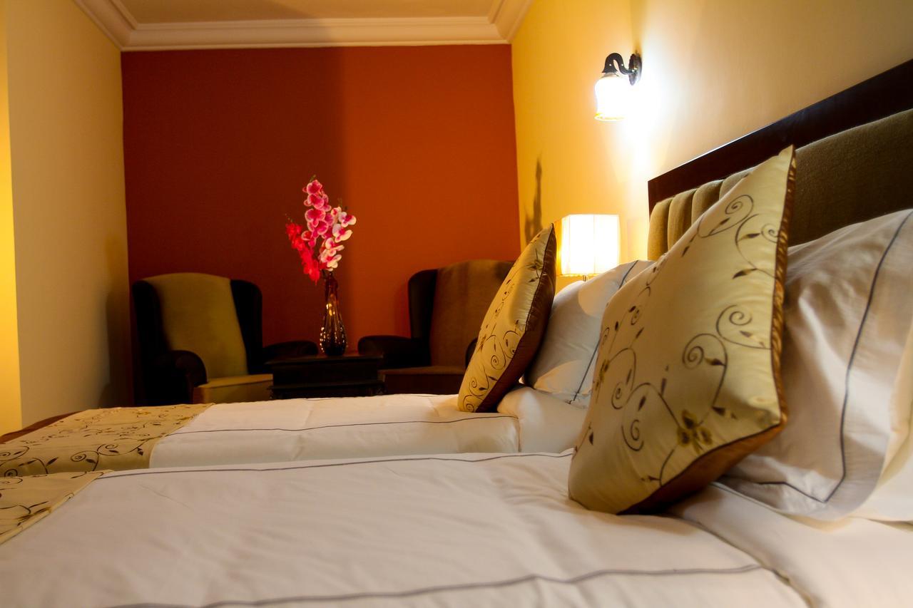 Queen Plaza Hotel Хеврон Екстер'єр фото