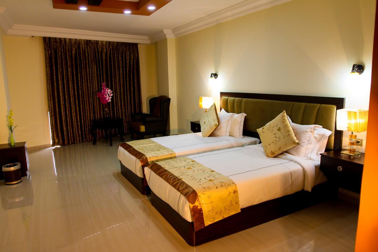 Queen Plaza Hotel Хеврон Екстер'єр фото