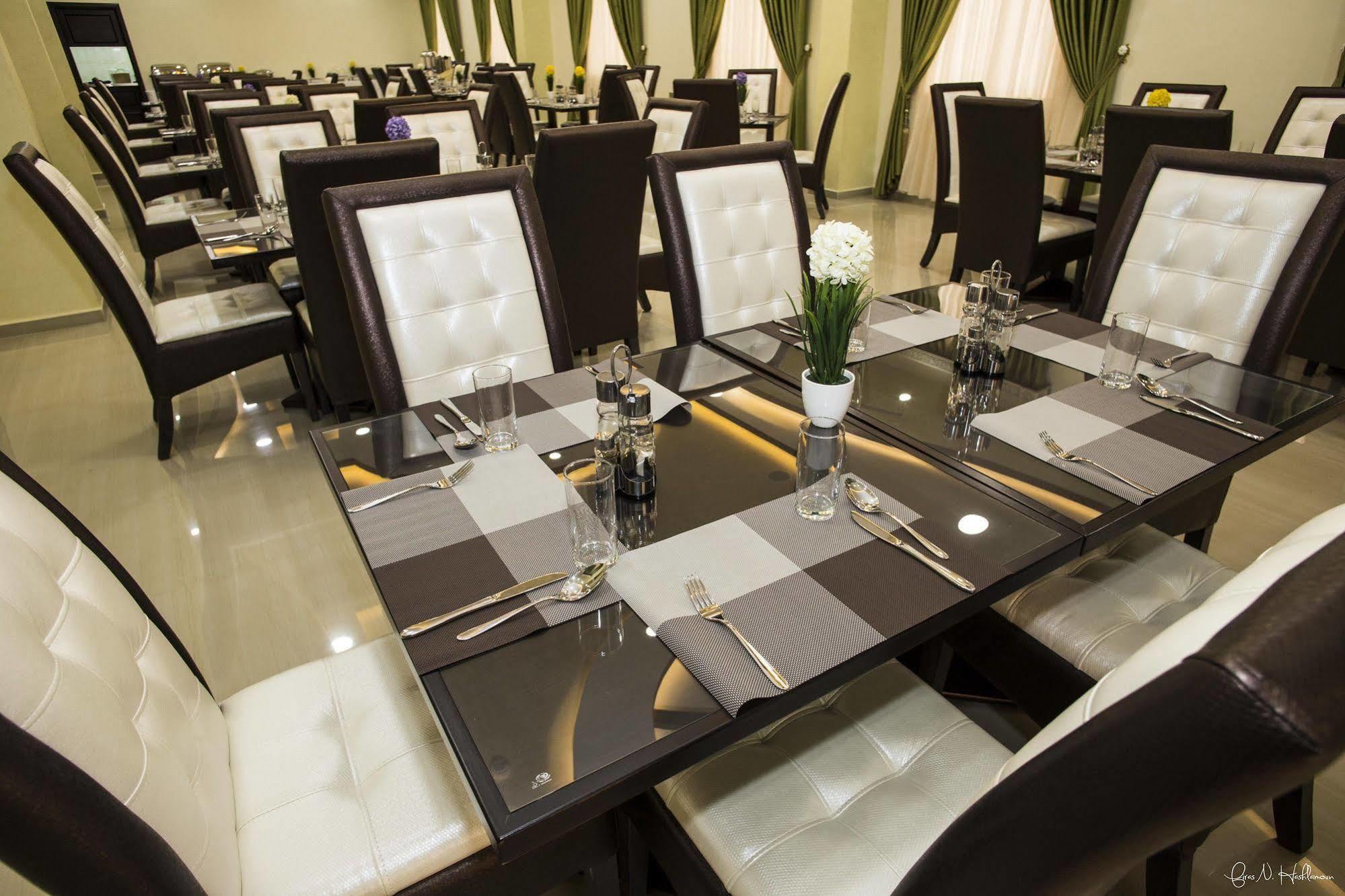 Queen Plaza Hotel Хеврон Екстер'єр фото